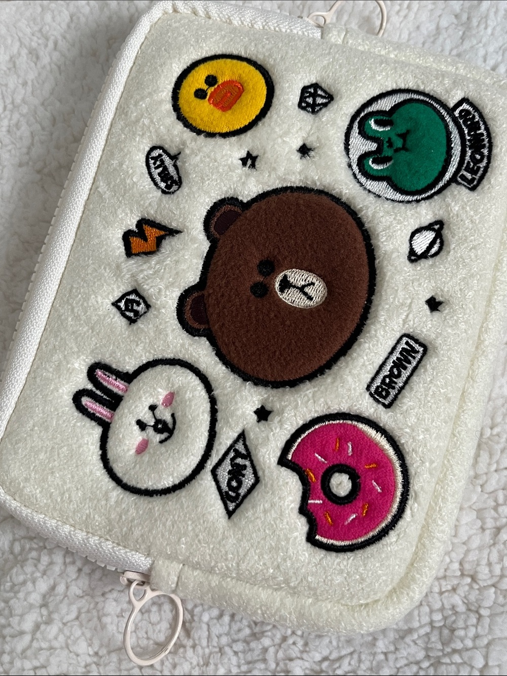 LINE FRIENDS Brown & Friends Patch Zip Pouch Cream Sherpa